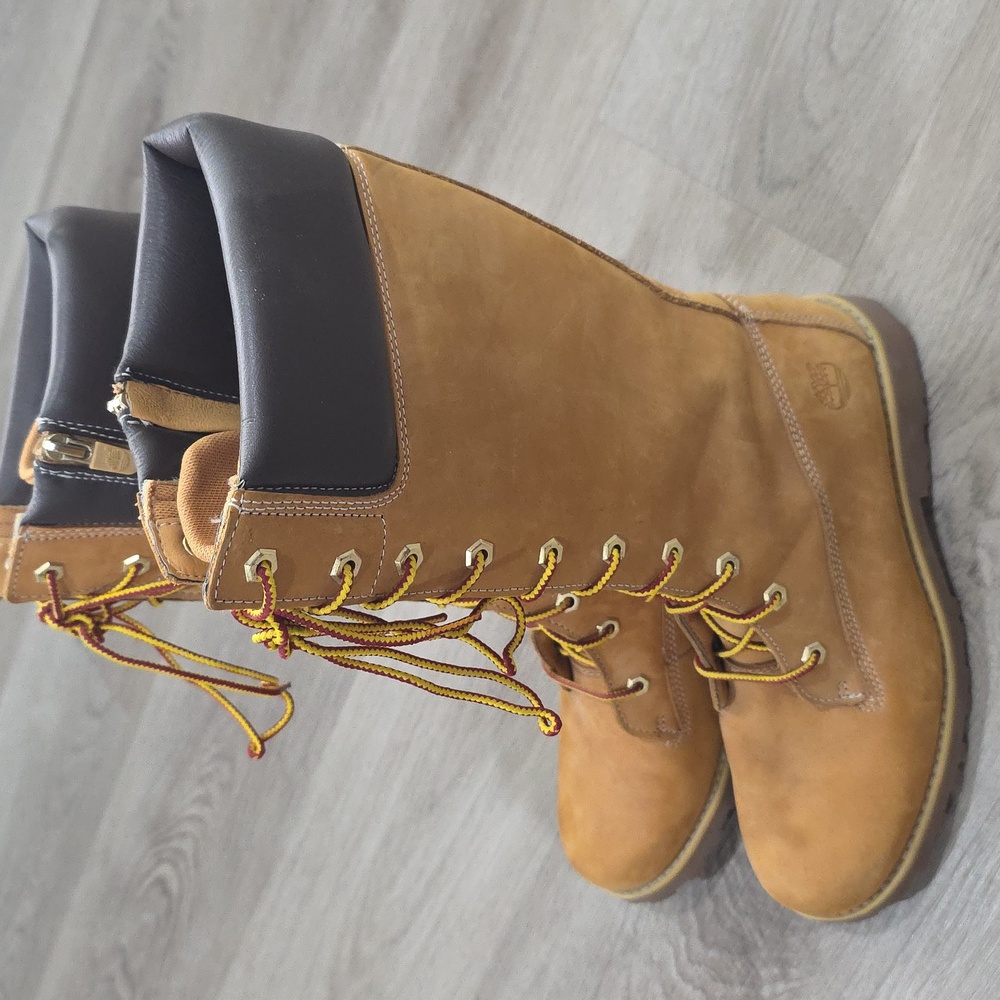 Timberland Tan Leather Tall Boots with Brown Collar. Size 6 Girls/ 8 Women